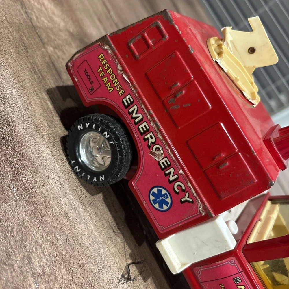 Nylint Fire Department Emergency‎ Response Team Vintage Metal Red Truck